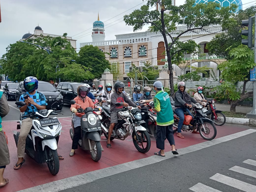 Tanggap Covid-19, Wahdah Islamiyah Aceh Bagi-bagi Masker dan Vitamin